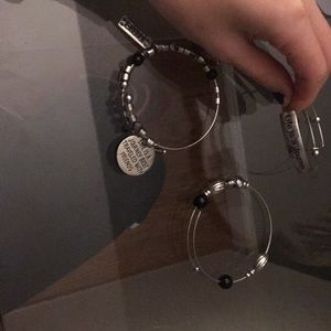 Idea a journey bracelet set